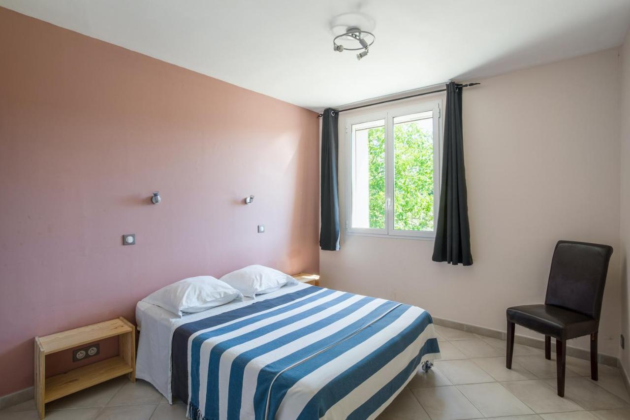 Villa Charmante A La Tour-D'Aigues Avec Piscine Privee Екстериор снимка